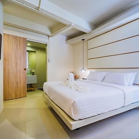 Hotel October Phuket Eksteriør bilde