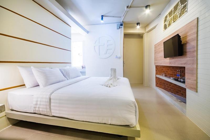 Hotel October Phuket Eksteriør bilde