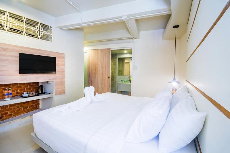 Hotel October Phuket Eksteriør bilde