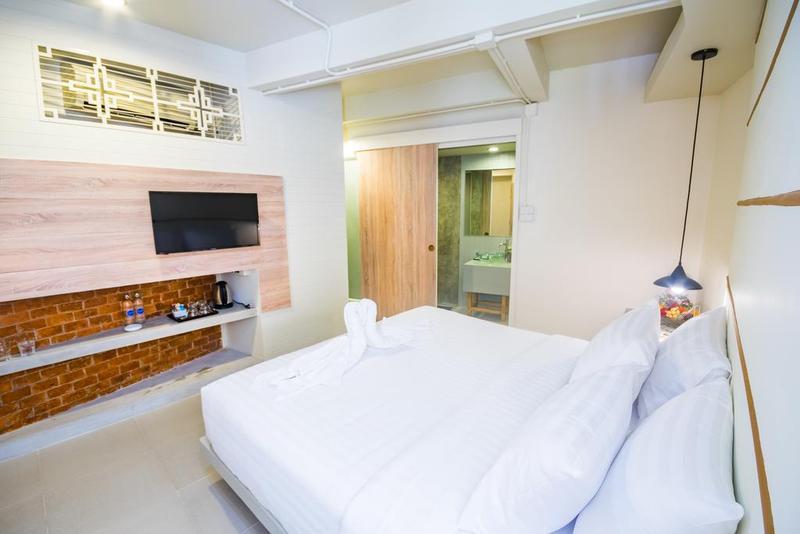 Hotel October Phuket Eksteriør bilde