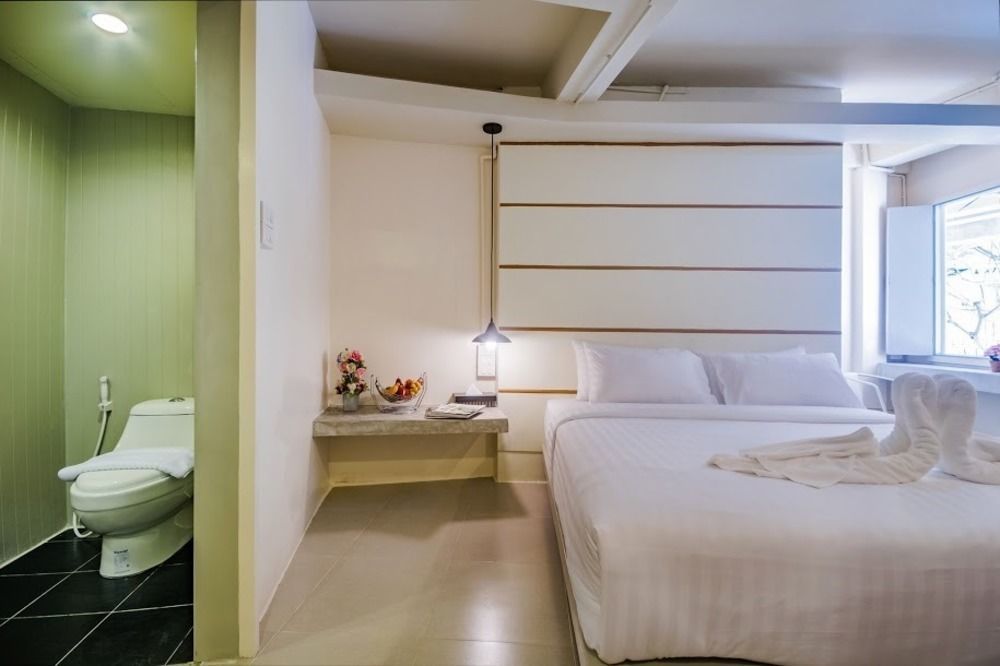 Hotel October Phuket Eksteriør bilde
