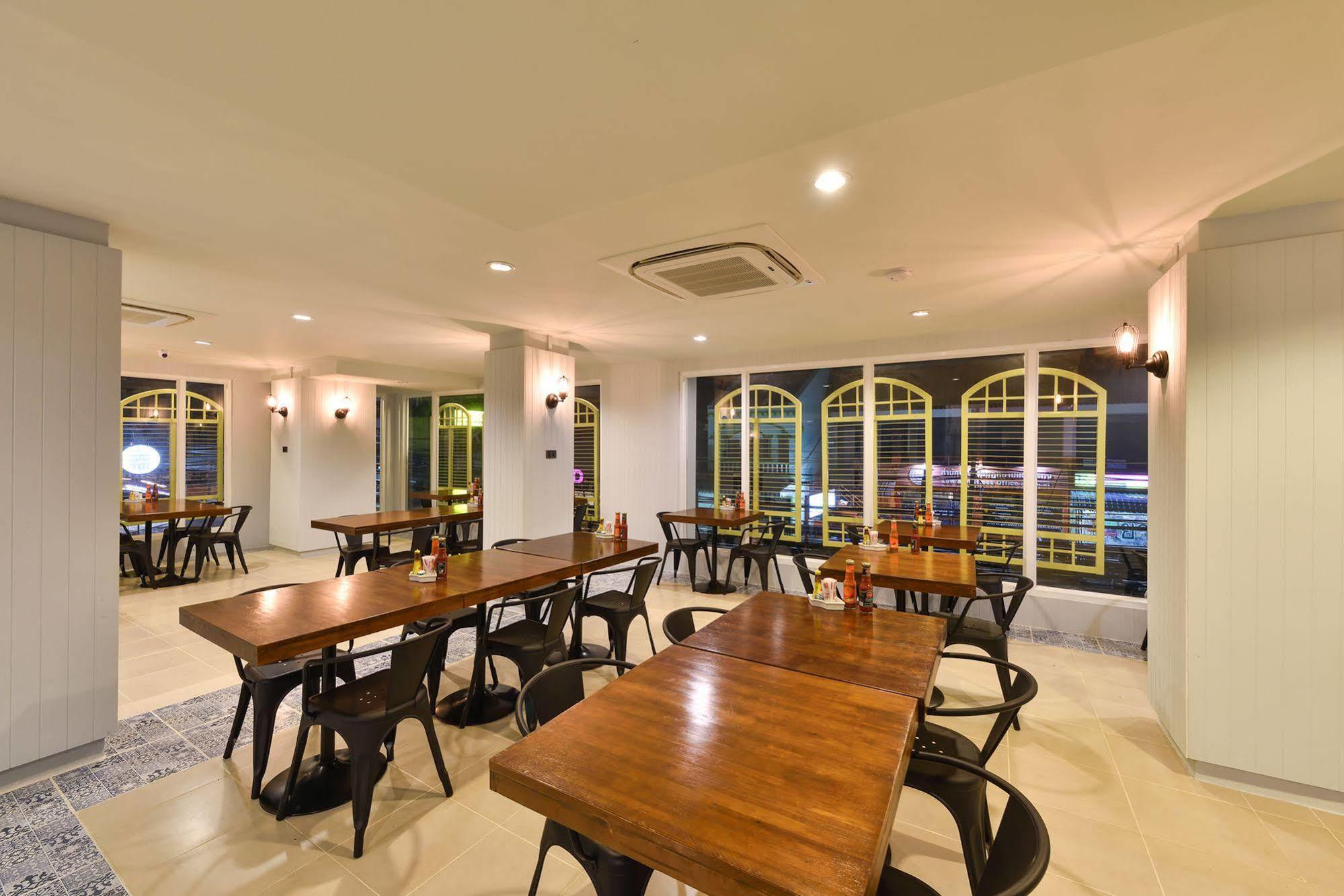 Hotel October Phuket Eksteriør bilde