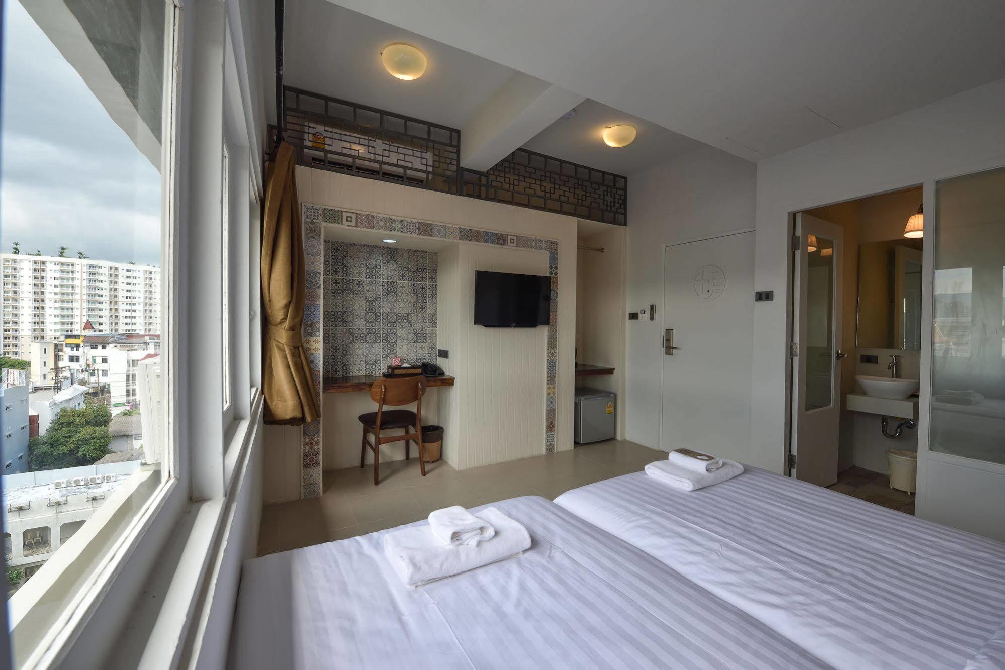 Hotel October Phuket Eksteriør bilde