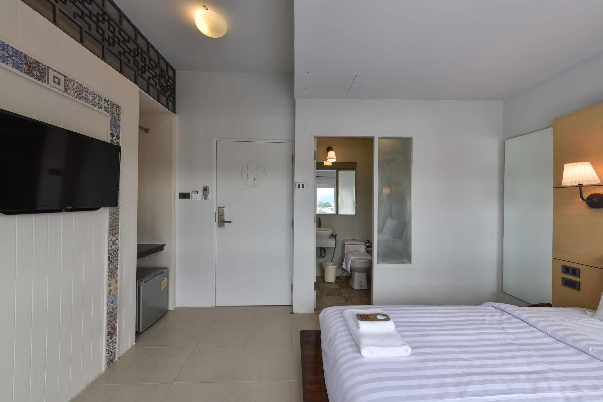 Hotel October Phuket Eksteriør bilde