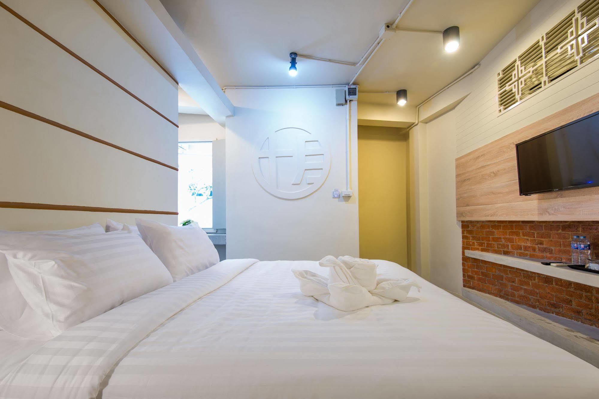 Hotel October Phuket Eksteriør bilde