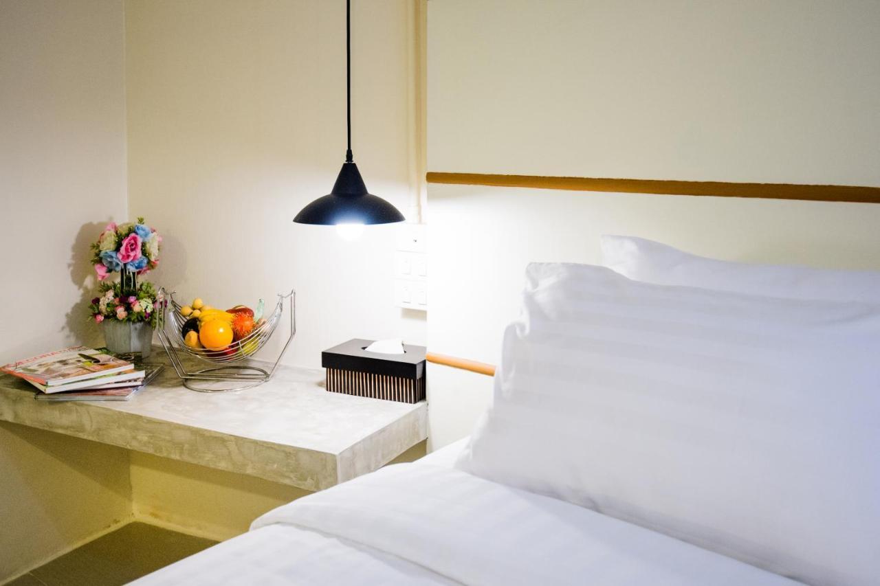 Hotel October Phuket Eksteriør bilde
