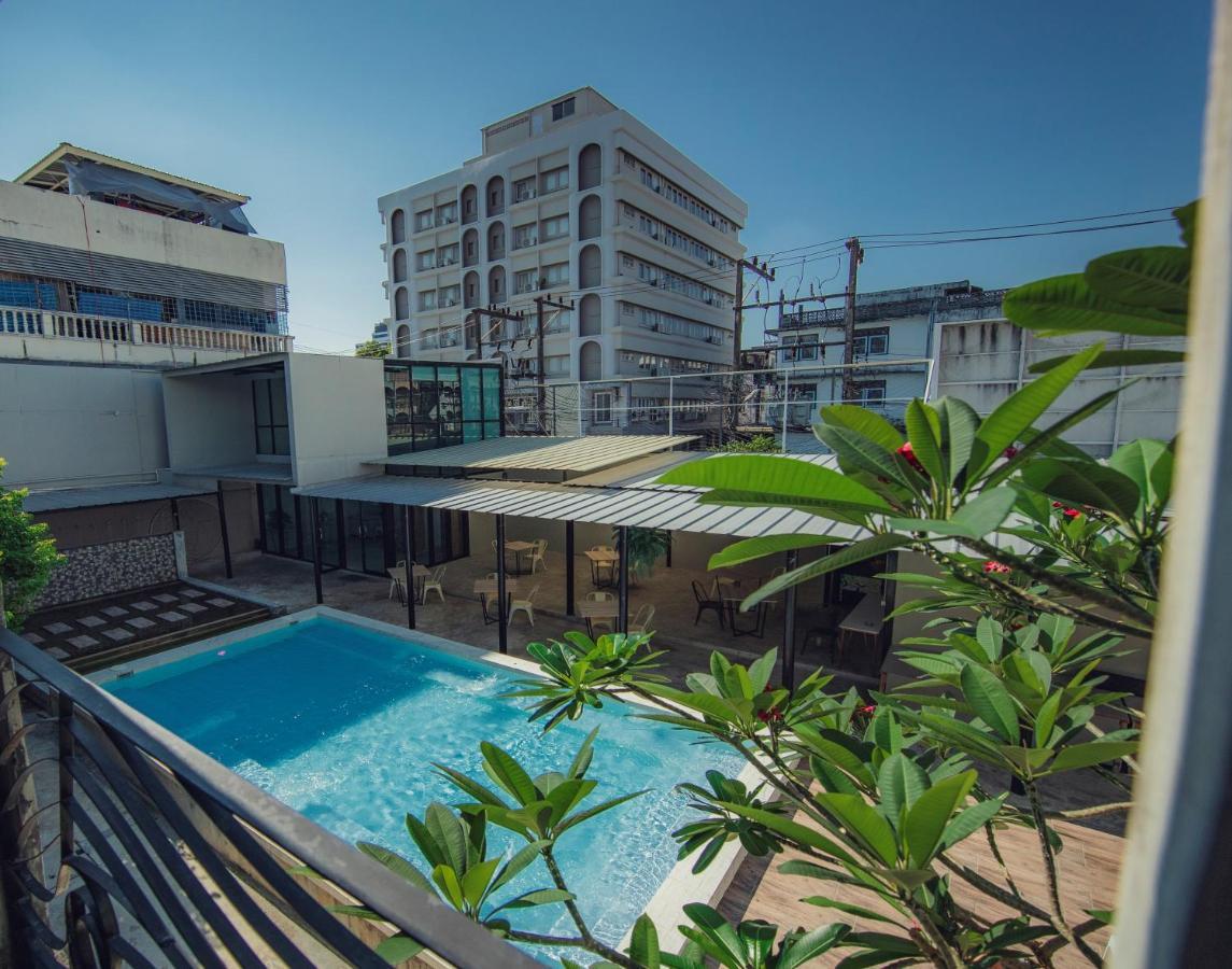 Hotel October Phuket Eksteriør bilde